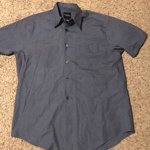 Slates. Men’s T-shirt button-up.